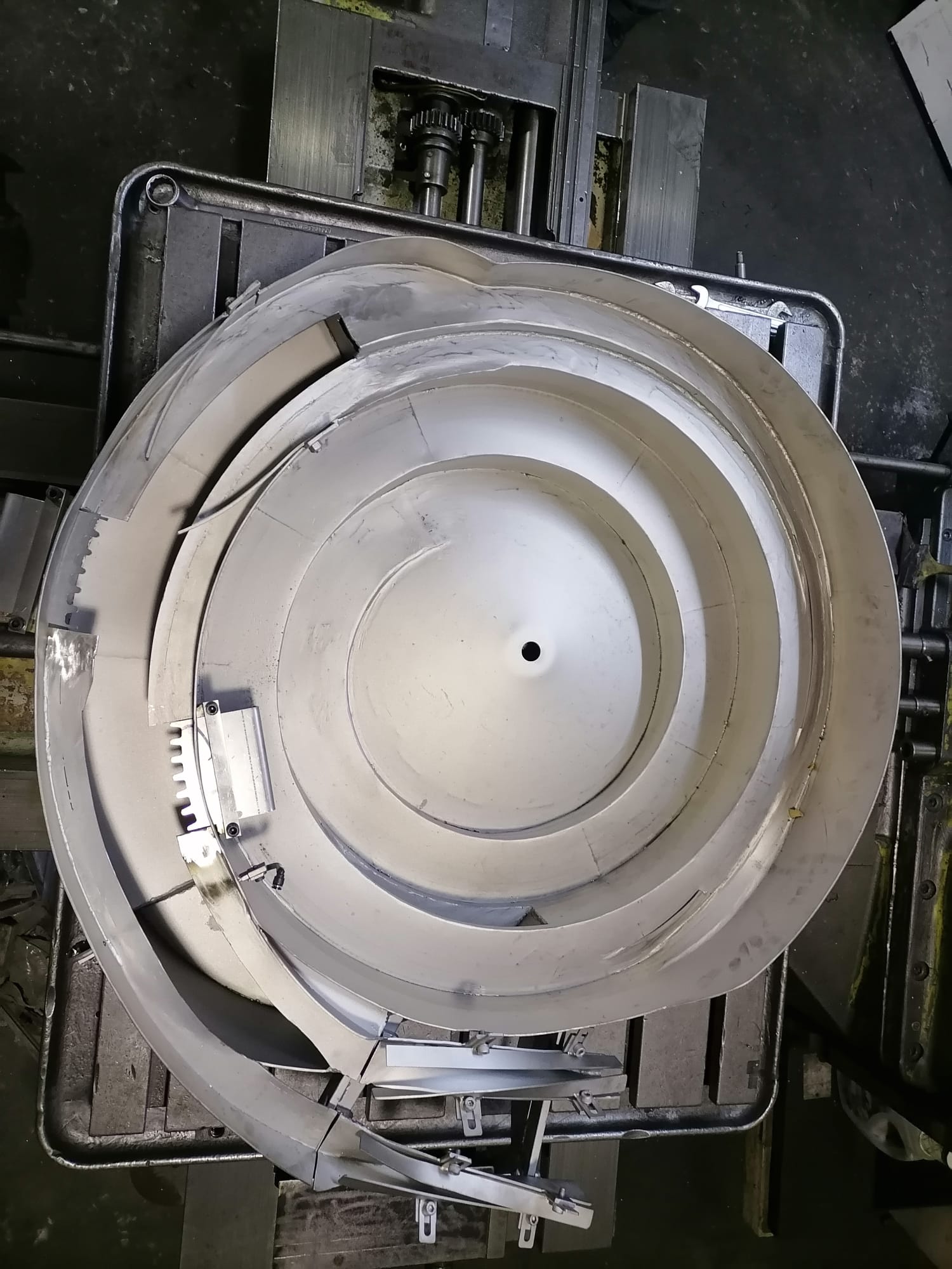 Tutuş Besleme Vibrasyonlu Dizici | Borhwerk İşlem Yapımı